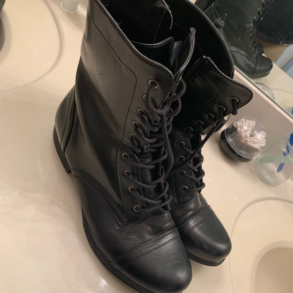 Combat boots